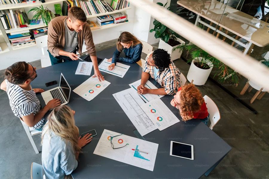 Team collabourating on an SEO and digital marketing strategy around a table